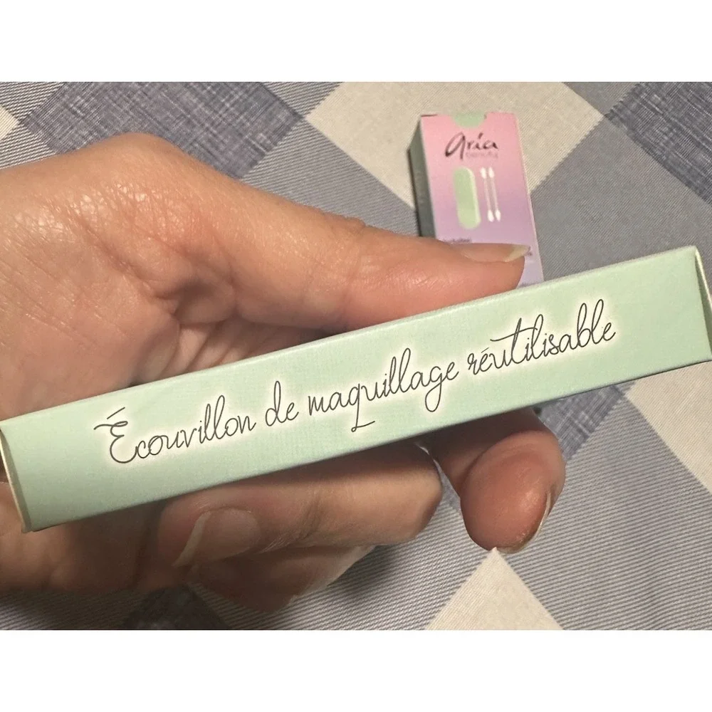 Set of 2 Aria Beauty Reusable Makeup Swabs and Carrying Case